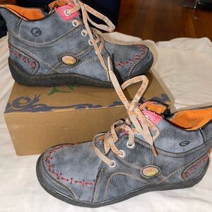 TMA EYES Hi Top Walking Shoes Size 42